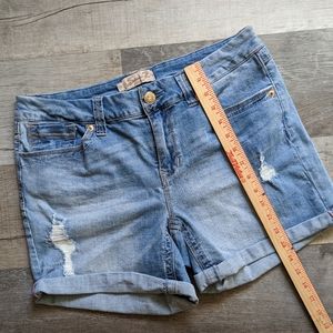 Seven 7 Jean shorts Women's Size 12 Comfy Distressed rolled shorts with stretch